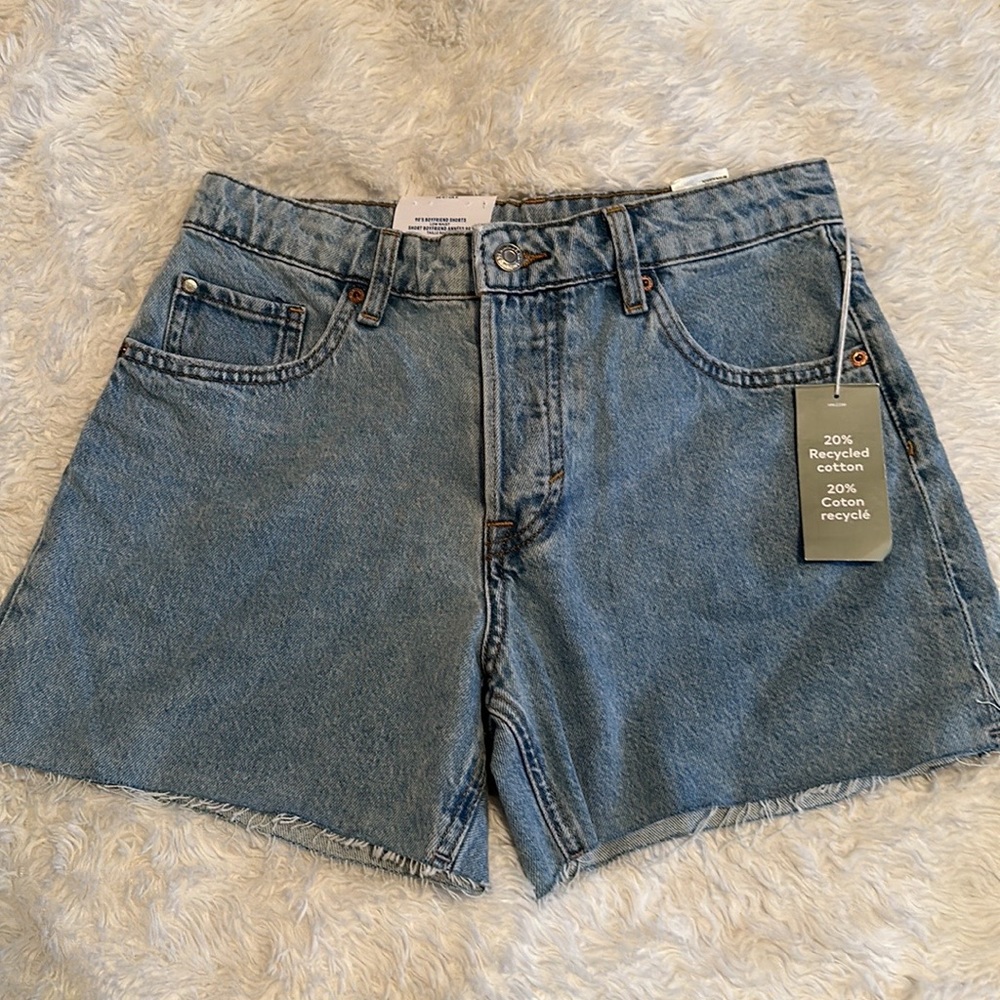 H&M Women 90's Boyfriend Boyfriend Size 4 Low Waist Light Wash Frayed Button Fly